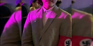 Se disfrazó de Hitler para Halloween, generó repudio y lo expulsaron de la fiesta