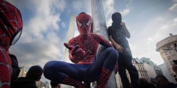 Más de 1.000 personas disfrazadas de Spider-man en el Obelisco superaron un récord Guinnes