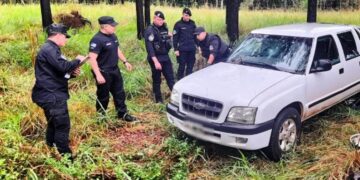 En un rápido despliegue policial en la zona rural recuperaron una camioneta robada