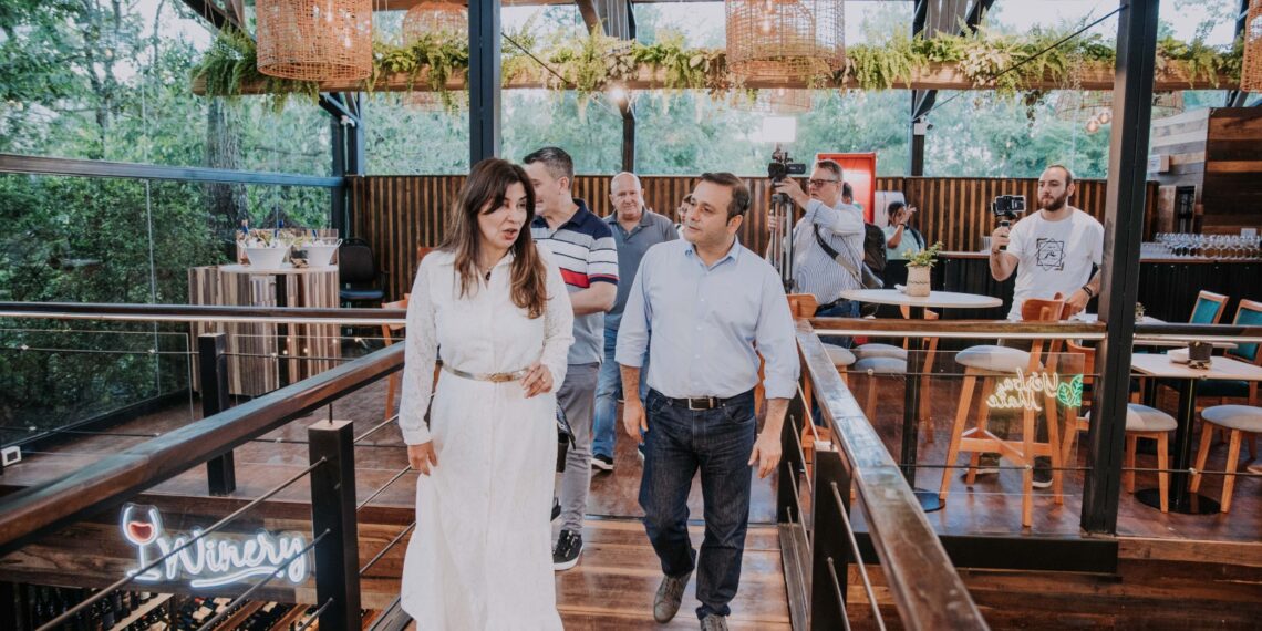 Herrera Ahuad visitó Puerto Iguazú y recorrió un paseo gastronómico 