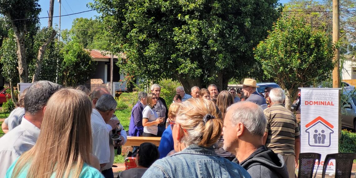 40 familias de Campo Viera recibieron sus  títulos de propiedad