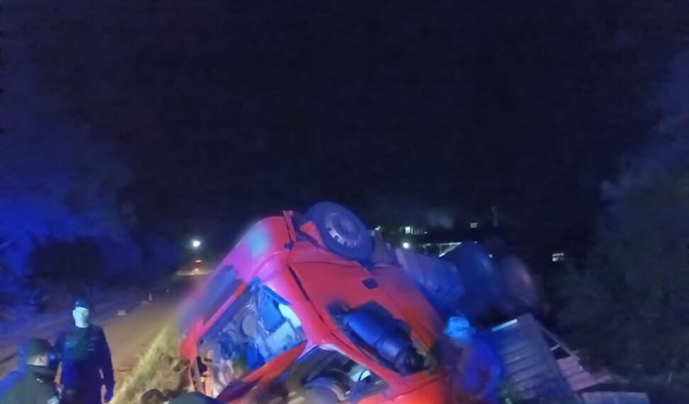 Alberdi: camionero lesionado en despiste y vuelco
