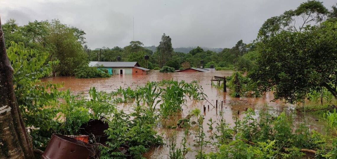 El Soberbio: Más de 150 familias ya fueron evacuadas por la crecida río Uruguay