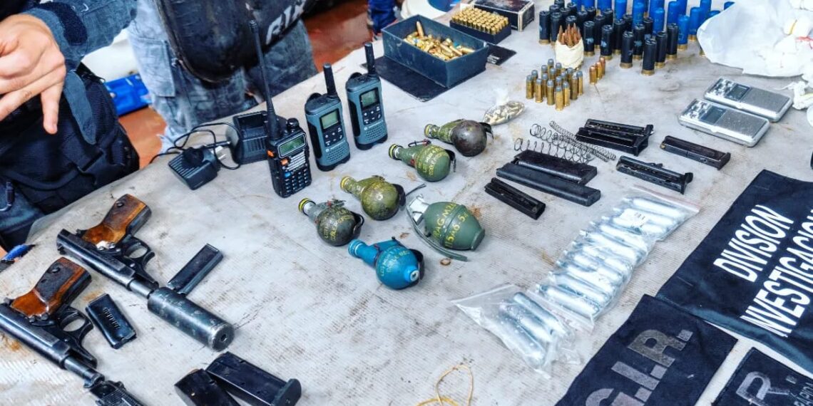Policías desarticularon un búnker con armas de guerra, drogas y objetos robados en Posadas