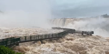 Por el aumento del caudal en el río Iguazú, el Parque Nacional Iguazú cierra por 48 horas