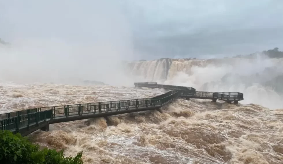 Por el aumento del caudal en el río Iguazú, el Parque Nacional Iguazú cierra por 48 horas