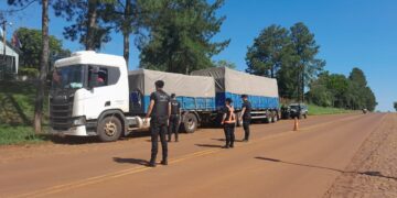 Por excesos de carga y desvíos de rutas, la Policía de Misiones incautó más de 300 toneladas de granos en un mes