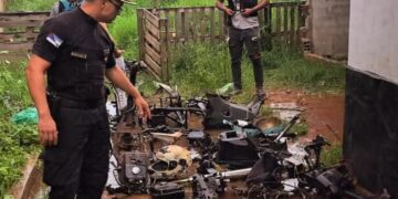 Desmantelaron un desarmadero de motos robadas y atraparon a tres hermanos involucrados