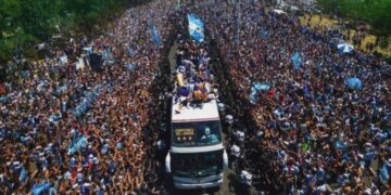 Proponen declarar el 20 de diciembre como el “Día del hincha de la Selección nacional”
