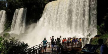 Cataratas entre los 5 destinos turísticos más elegidos por los argentinos para pasar las fiestas