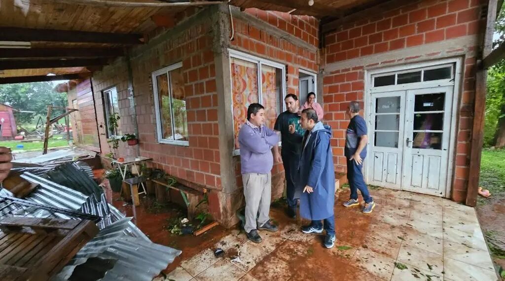 Herrera Ahuad recorre en Alem las zonas afectadas por el temporal
