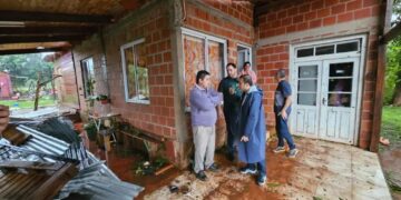 Herrera Ahuad recorre en Alem las zonas afectadas por el temporal
