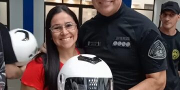 Más de 140 motociclistas que finalizaron la capacitación en conducción recibieron cascos homologados