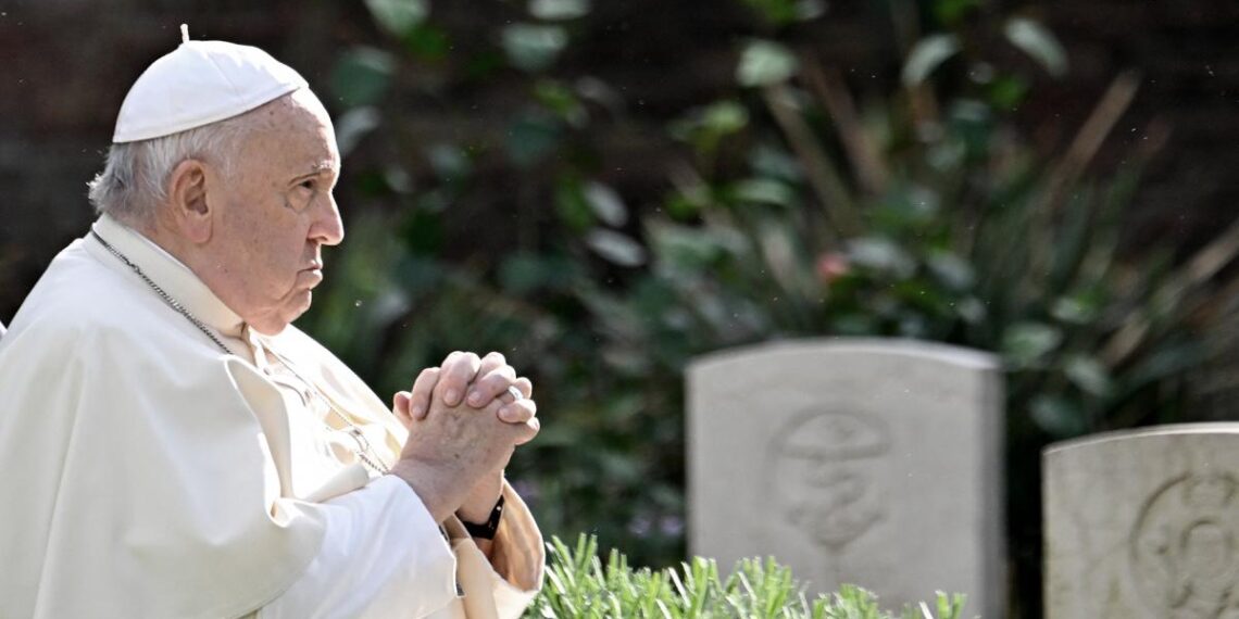 El papa Francisco llamó a Javier Milei para felicitarlo por su triunfo en el balotaje