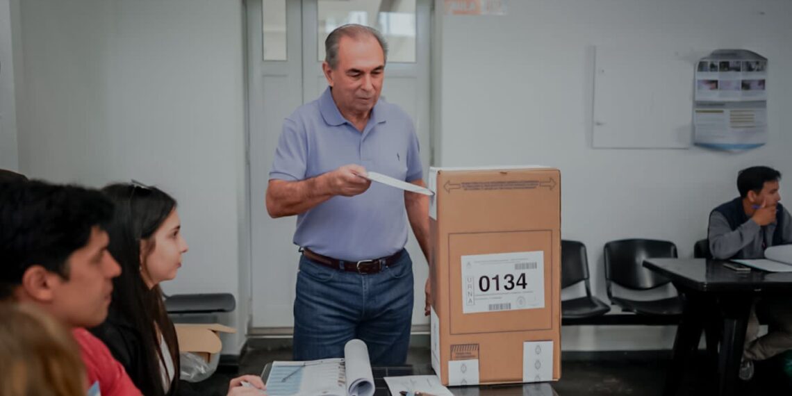 Stelatto destacó la importancia de la democracia e instó a la ciudadanía a votar