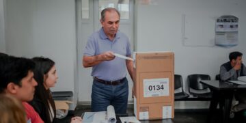 Stelatto destacó la importancia de la democracia e instó a la ciudadanía a votar