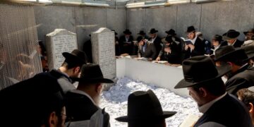 Así es la tumba del “rebe de Lubavitch” que hoy visitará Javier Milei en Nueva York