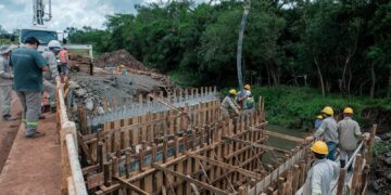 Nuevo puente en la obra de la Autovía 105