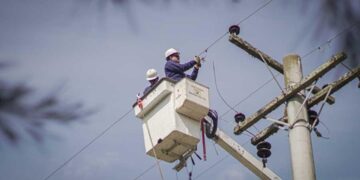 El Gobierno decreta la “emergencia” del sector eléctrico y dispone la revisión tarifaria