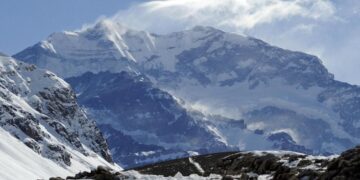 Buscan a tres andinistas argentinos extraviados en la cordillera de Los Andes