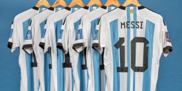Pago millonario por seis camisetas que usó Messi en Qatar 2022