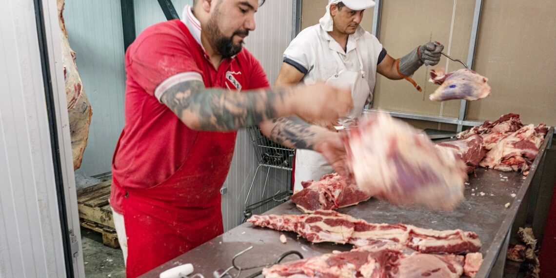 El Gobierno acordó ofertas de cortes de carne parrilleros para las Fiestas