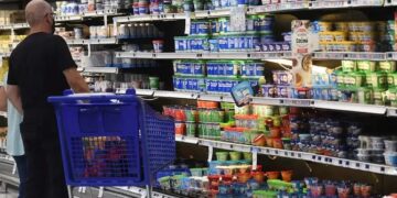 Una familia tipo necesita más de $390.000 por mes para no ser pobre