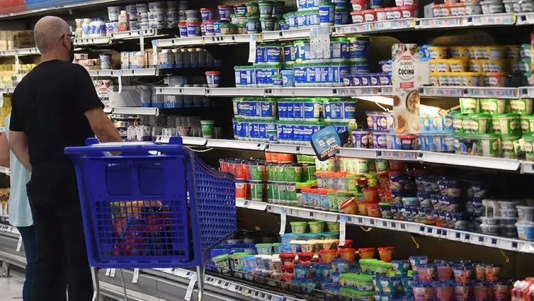 Una familia tipo necesita más de $390.000 por mes para no ser pobre