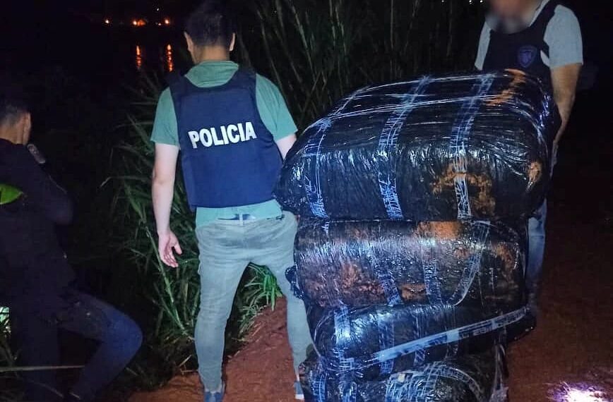 La Policía, a través de rastrillajes en zona costera detectó un punto de ingreso de droga en Eldorado: más 200 kilos incautados