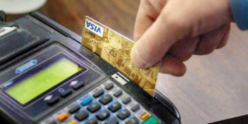 Suprimen comisiones fijas de las tarjetas para comercios y limitan capitalización de intereses