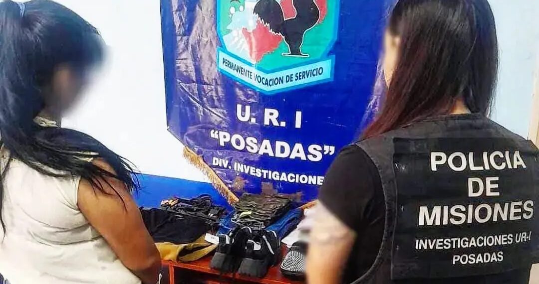 Detuvieron a una mujer que simulaba comprar ropas para nochebuena, pero las robaba