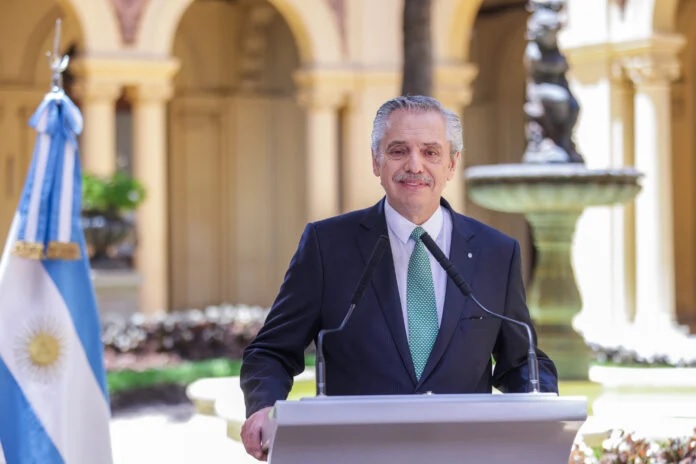 Alberto Fernández se despidió de su mandato y lamentó “no haber podido cerrar la grieta que enfrenta” a los argentinos