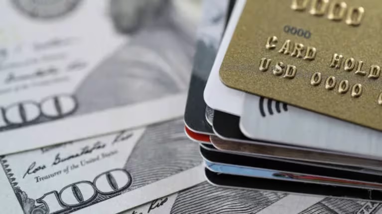 Dólar tarjeta: Gobierno definió cómo y a cuánto se pagarán los resúmenes de los próximos días
