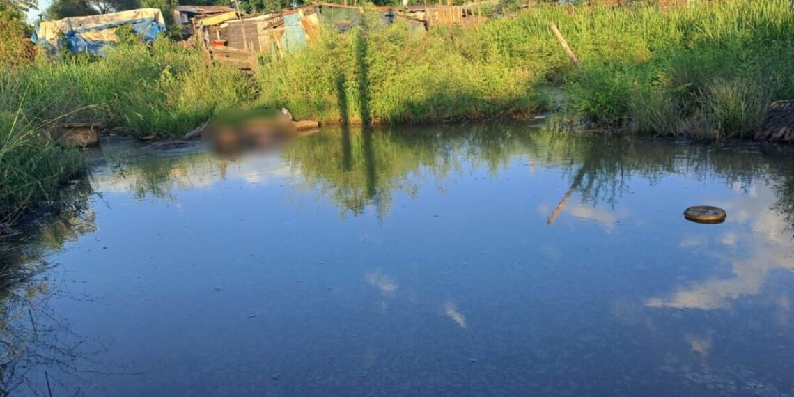 Posadas: Investigan la muerte de un hombre que fue hallado en una laguna del barrio Olerito