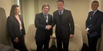 Milei se reunió con el canciller del Reino Unido en la previa de su discurso en el Foro de Davos
