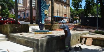 Realizan trabajos de mejora y puesta en valor de la plazoleta «Lisandro de la Torre»