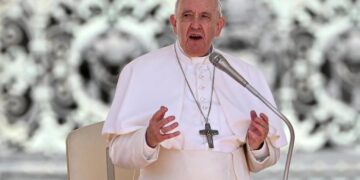 El papa Francisco pidió que se prohíba la maternidad subrogada en todo el mundo y dijo que la “teoría de género es extremadamente peligrosa”