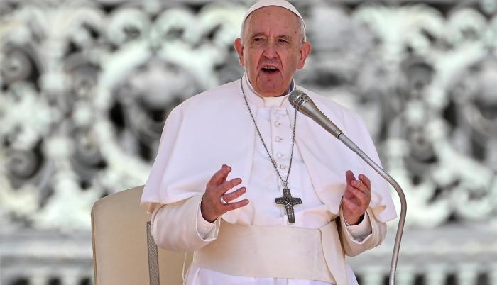 El papa Francisco pidió que se prohíba la maternidad subrogada en todo el mundo y dijo que la “teoría de género es extremadamente peligrosa”