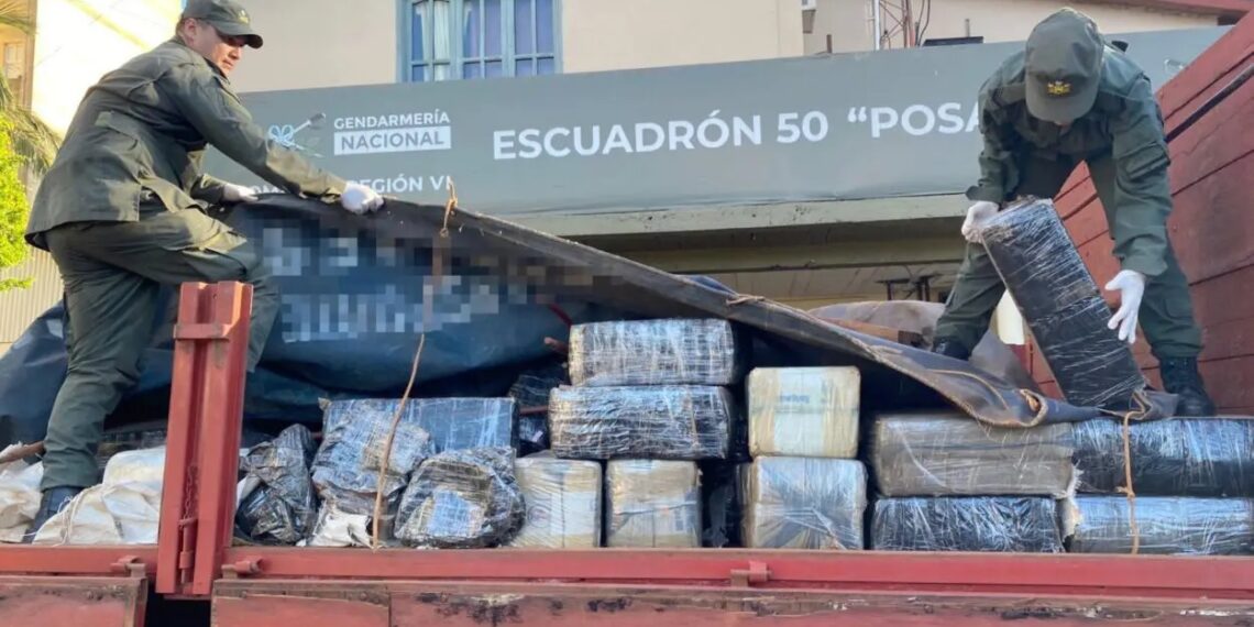 Hallan dos vehículos cargados con más de una tonelada y media de marihuana