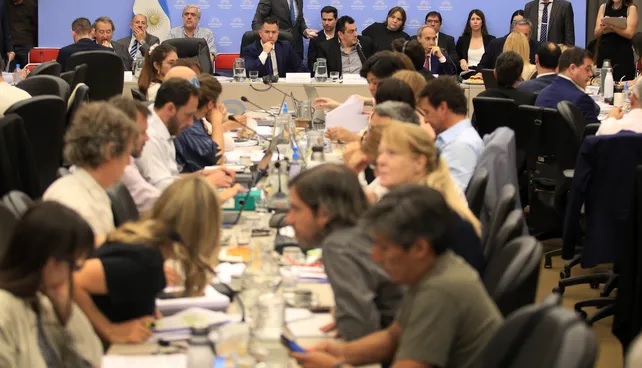 Ley ómnibus: Diputados continúa el debate con representantes de la sociedad civil