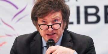 Milei anunció “vouchers” para comprar útiles escolares y un “financiamiento para alumnos”