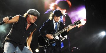 Con solo dos de sus legendarios miembros, AC/DC regresa a los escenarios