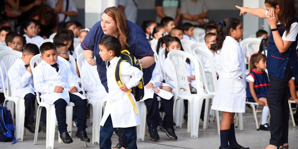 El Gobierno convocó a ministros de Educación y gremios a una reunión para fijar el salario docente