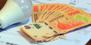 Luz y gas: Analizan quitar subsidios para quienes tengan auto o moto con menos de 5 años