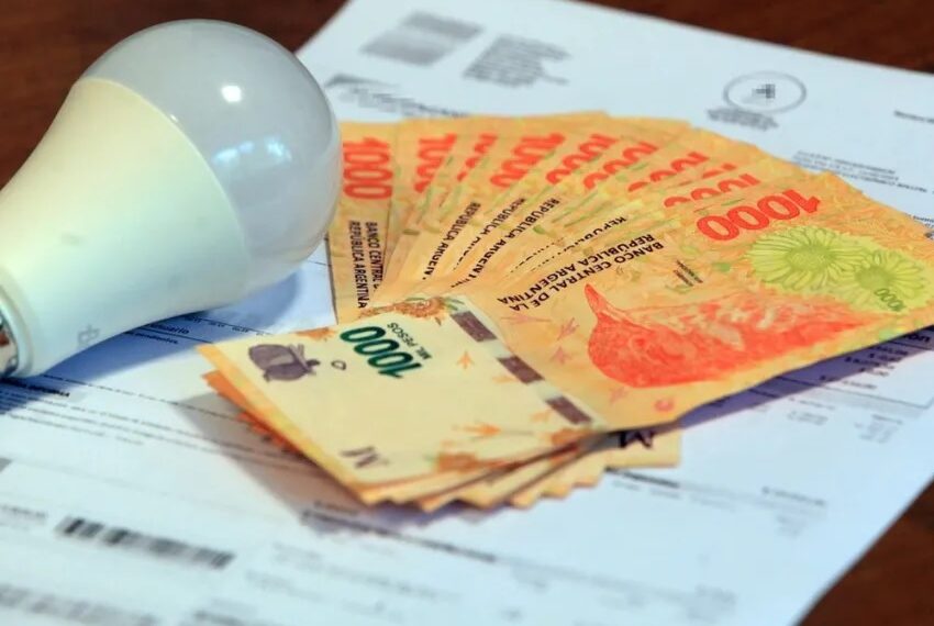 Luz y gas: Analizan quitar subsidios para quienes tengan auto o moto con menos de 5 años