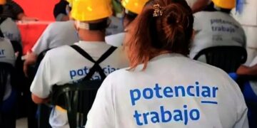 Potenciar Trabajo: el Gobierno canceló más de 22.000 planes por viajes al exterior
