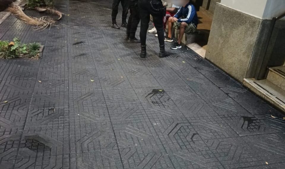 Alcoholizados ocasionaban disturbios en el microcentro y terminaron detenidos