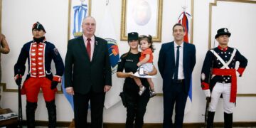 Passalacqua entregó la máxima distinción de la provincia a la policía Agustina Belén Castillo