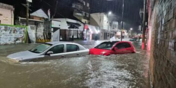 Feroz temporal en Corrientes: las imágenes más impactantes de casas tapadas de agua y cientos de evacuados