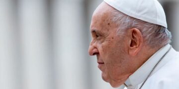 El Papa Francisco aceptó la renuncia de un obispo acusado de encubrir abusos a menores